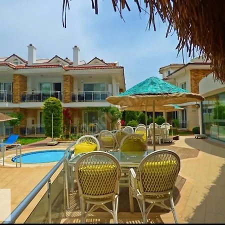Denize 100 Mt. Sessiz Sakin Havuzlu Sitede 1+1 *