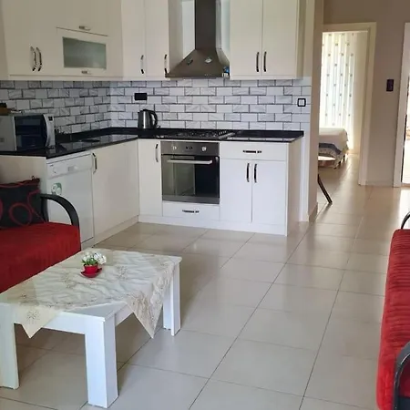 Denize 100 Mt. Sessiz Sakin Havuzlu Sitede 1+1 Fethiye