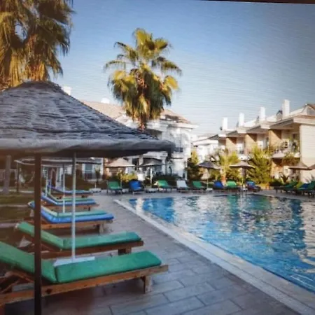 Denize 100 Mt. Sessiz Sakin Havuzlu Sitede 1+1 *