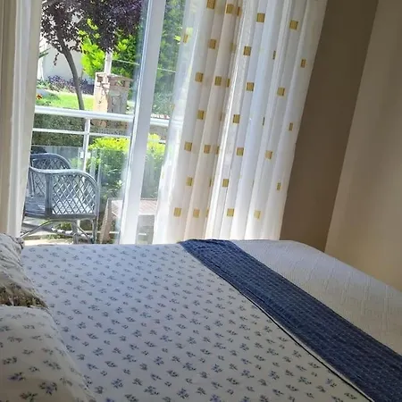 Denize 100 Mt. Sessiz Sakin Havuzlu Sitede 1+1 Fethiye