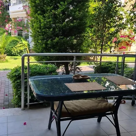 Denize 100 Mt. Sessiz Sakin Havuzlu Sitede 1+1 Apartament *