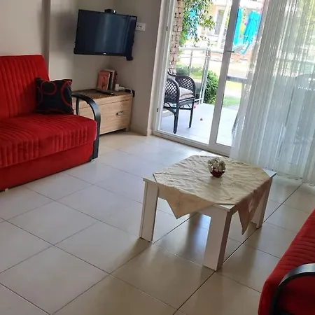 Denize 100 Mt. Sessiz Sakin Havuzlu Sitede 1+1