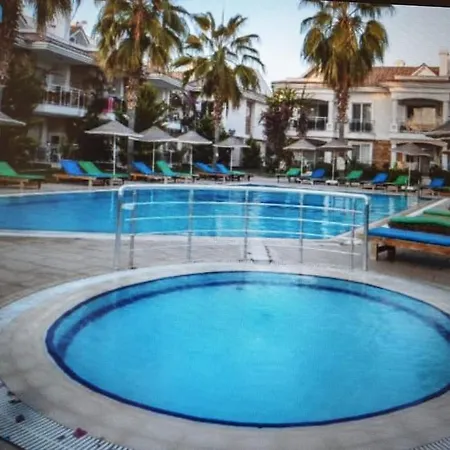 Denize 100 Mt. Sessiz Sakin Havuzlu Sitede 1+1